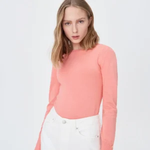 Lightweight fitted jumper